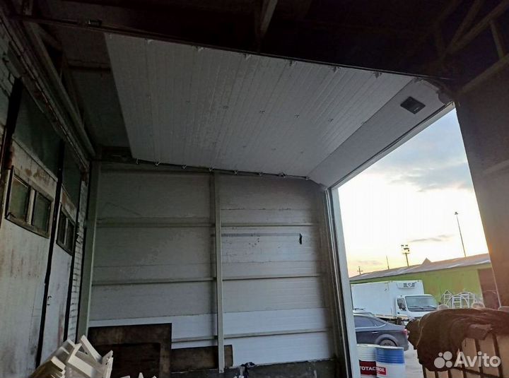 Секционные ворота