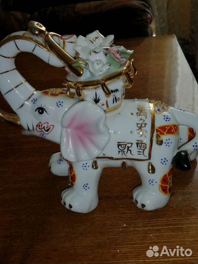 Фарфоровые слоники