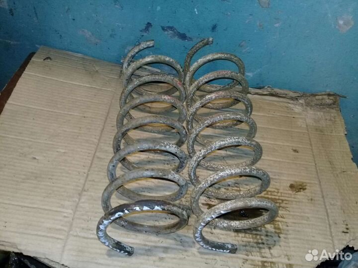 Пружина задняя Nissan AD Y10 1997г