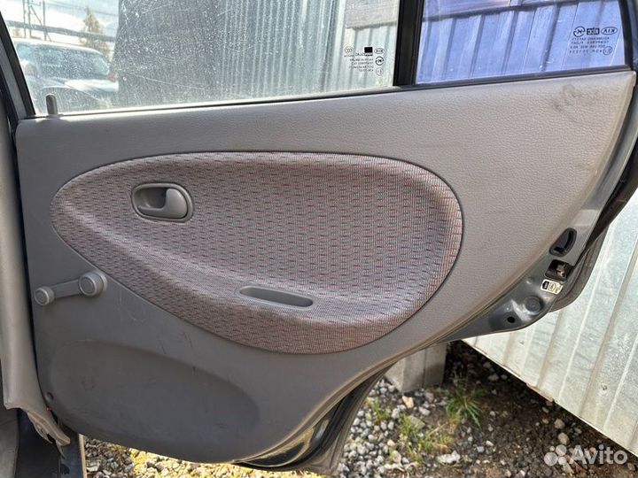 Обшивка двери Kia Rio седан 1.5 A5D 2001