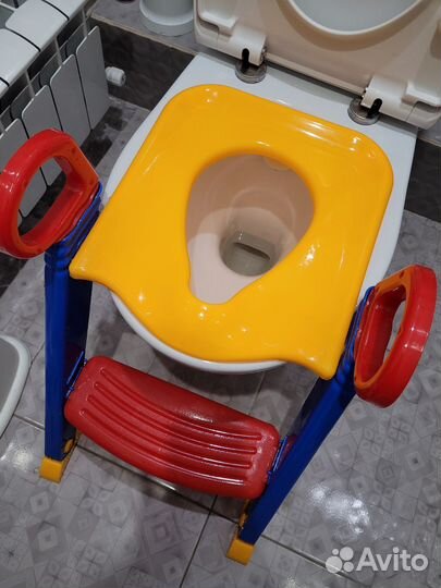 Детское сиденье на унитаз со ступенькой