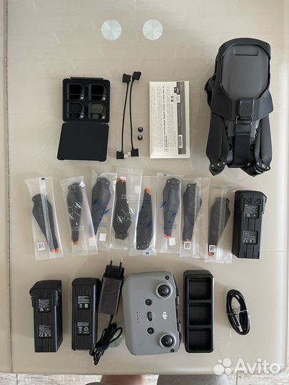 Квадрокоптер DJI Mavic 3 Fly More combo