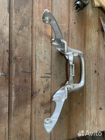 Задняя ручка пассажира на yamaha vmax 1200