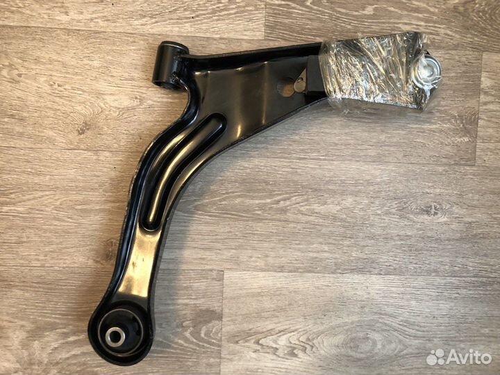 Рычаг передний левый Ford Escape 2004