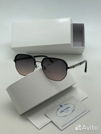 Солнцезащитные очки prada