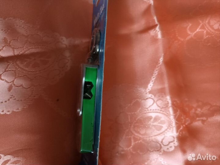 Брелок с фонариком и отвертками