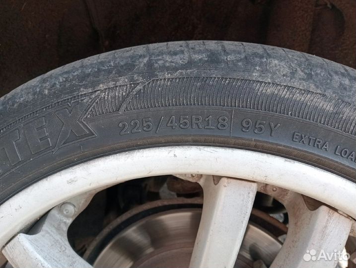 Продам летнию резину комплект б/у 4шт