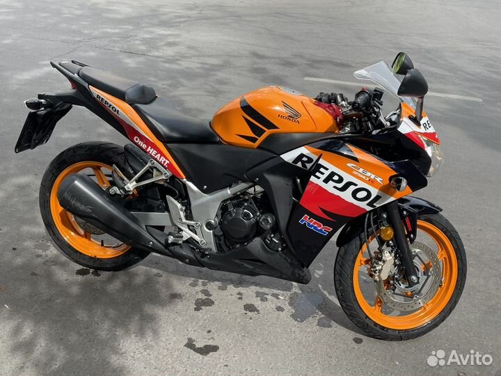Продаю мотоцикл honda CBR 250RA Repsol