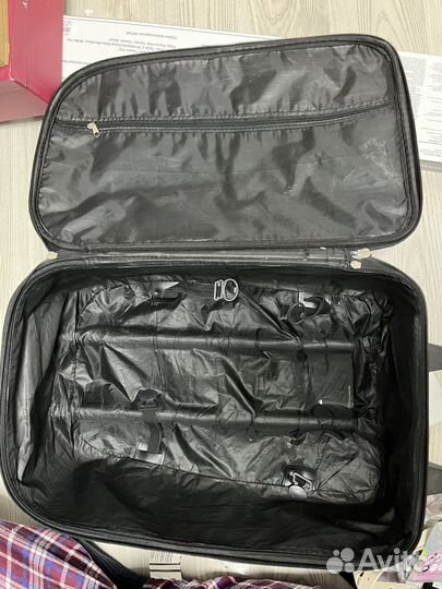 Чемодан сломана 1 ножка