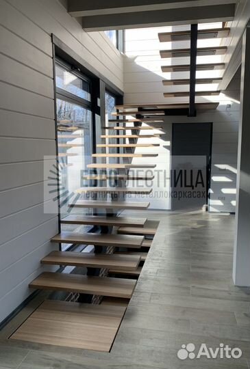 Лестница с перилами