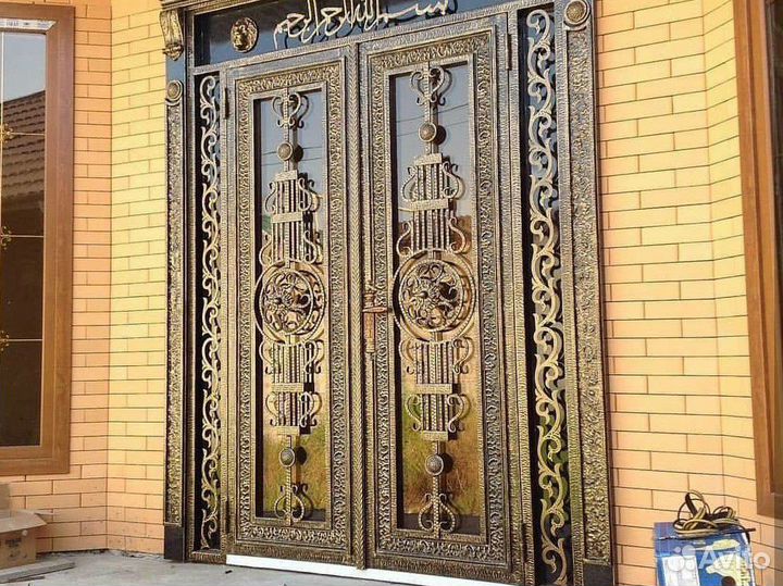 Кованая дверь входная