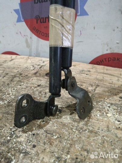 Амортизаторы 5й двери Mazda Demio DW3W B3E 2001