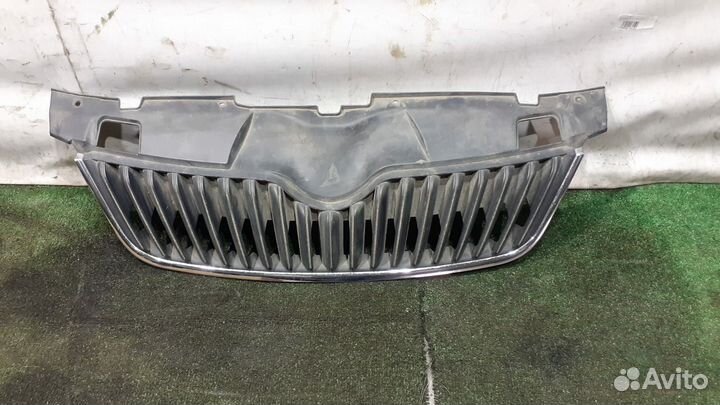 Решетка радиатора Skoda Fabia 2010 5J0853668C