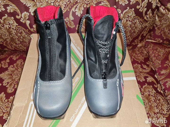 Лыжные ботинки