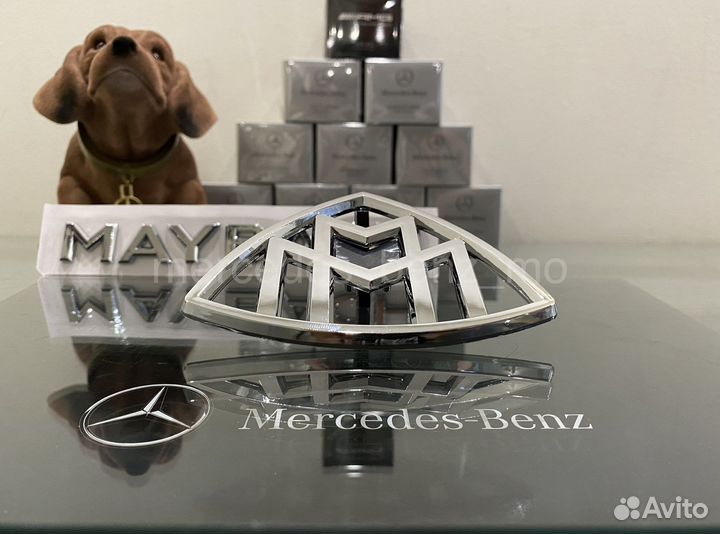Шильдик Maybach на крышку багажника Мерседес Бенц