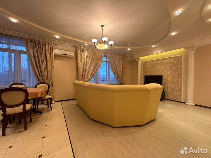 Большой угловой диван