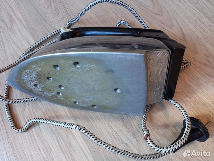 Продаю Утюг.Крепкий надежный