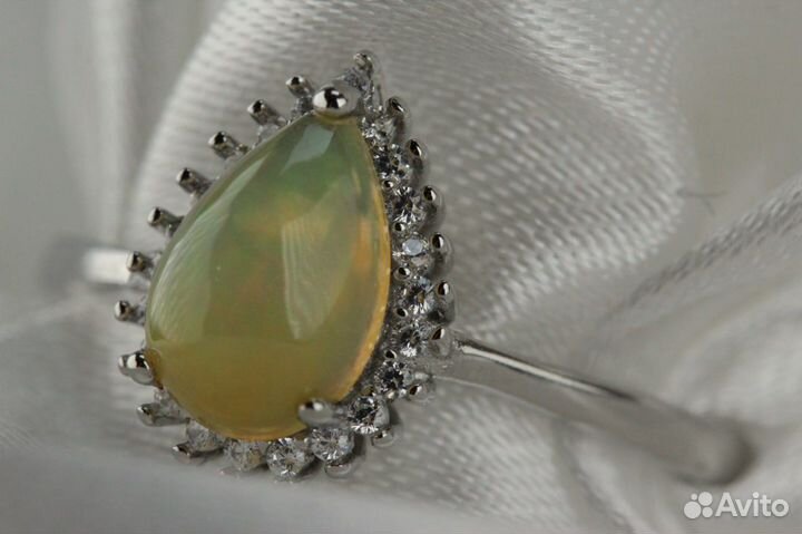 Кольцо с природными опалом и фианитами, серебро 92