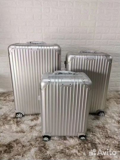 Чемодан rimowa