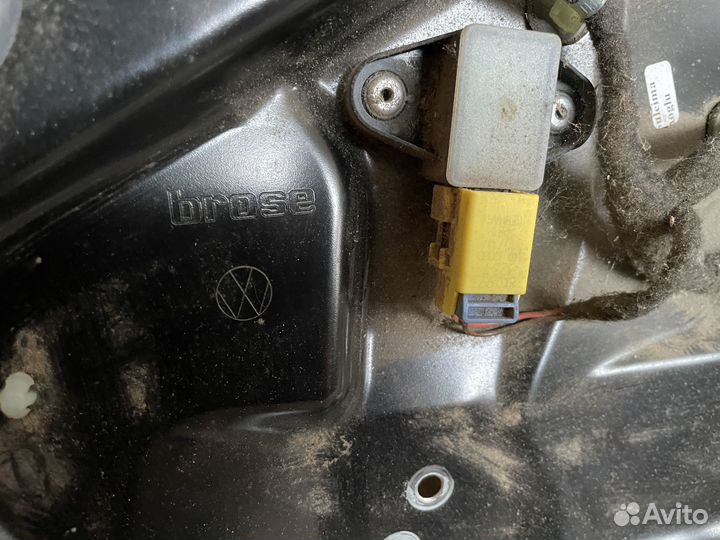 Passat b7. Внутренности водительской двери