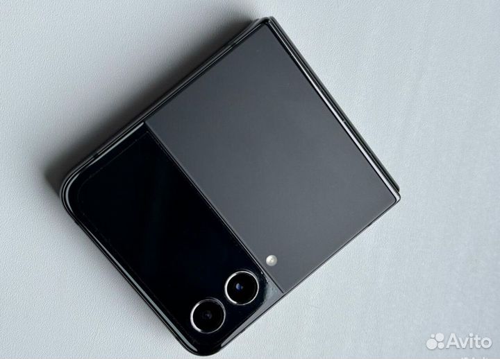 Samsung Galaxy Z Flip4, 8/256 ГБ