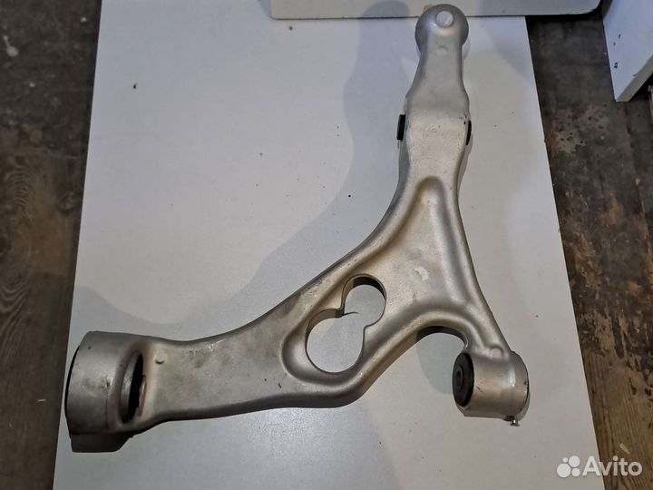 Рычаг передний нижний левый Touareg