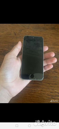 Телефон iPhone SE 2016