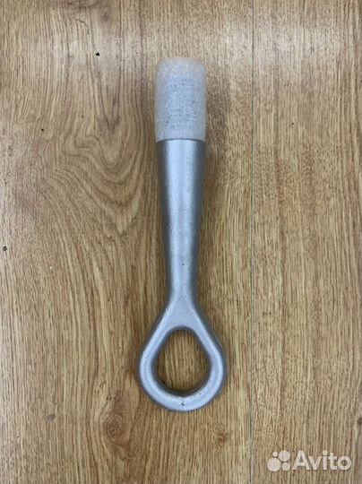 Буксировочный крюк Mitsubishi. Оригинал