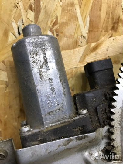 Стеклоподъемник правый Opel Astra H