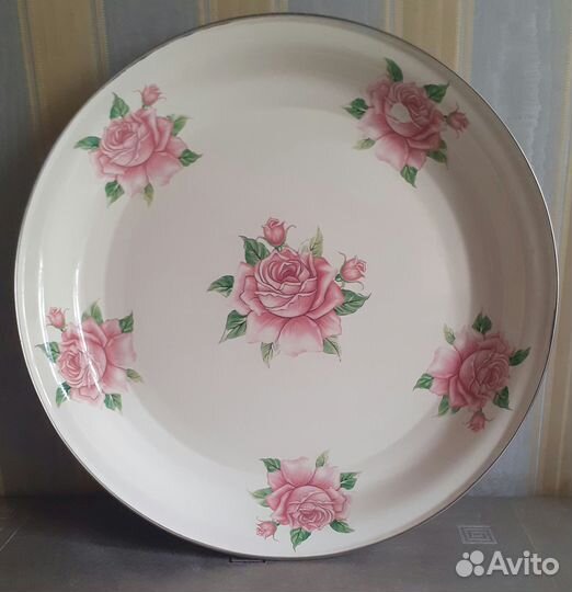 Подносы и Таз эмалированные. СССР