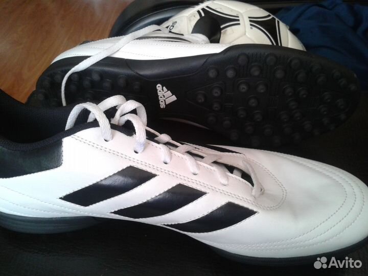 Бутсы-шиповки для игры в футбол р.45 adidas