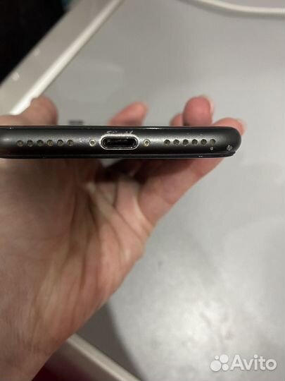 iPhone 8, 64 ГБ