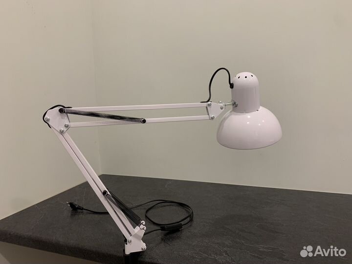 Лампа настольная новая