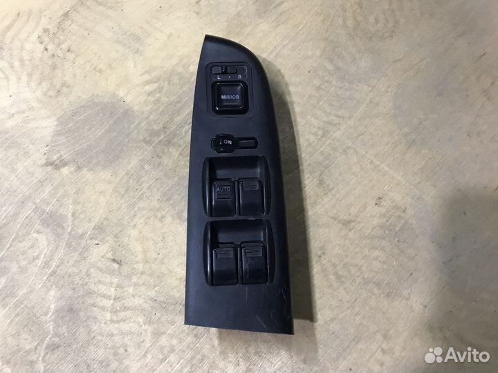 Блок управления стеклоподъемниками Honda Accord 6