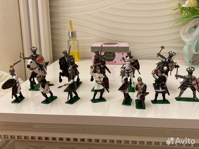 Набор пластмассовых солдатиков крестоносцев