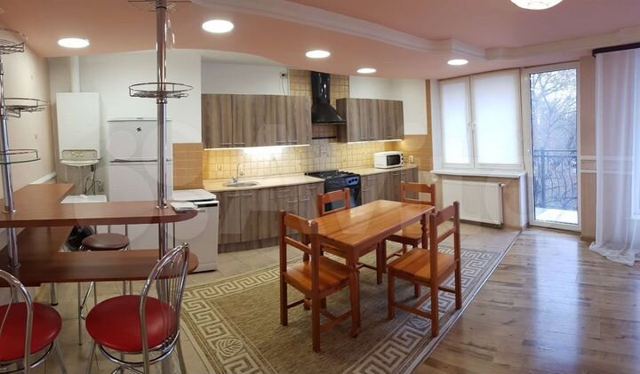 2-к. квартира, 83 м², 4/4 эт.