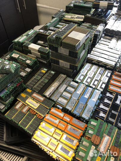 Куча серверной памяти DDR1 и DDR2