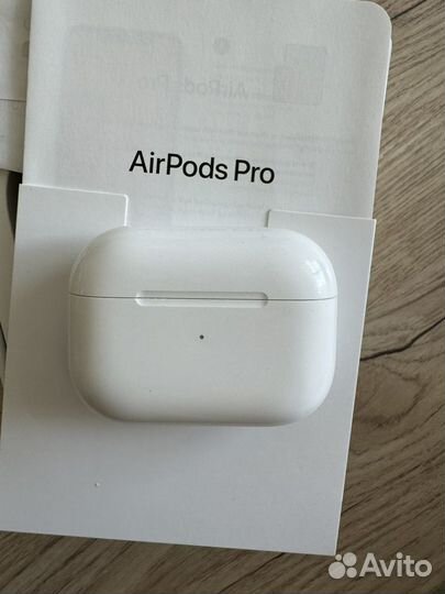 Air pods pro левый наушник+кейс