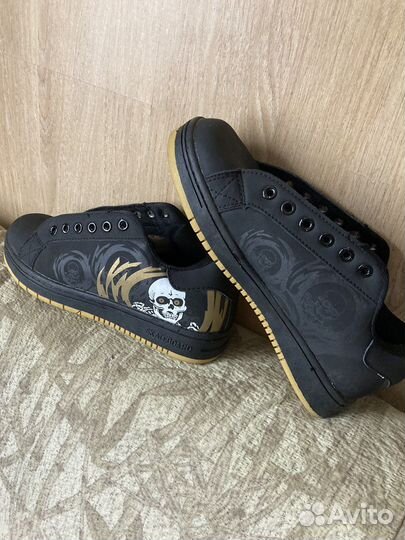 Кроссовки женские