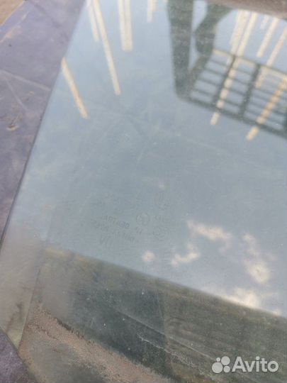 Стекло переднее правое Nissan Fuga Y50