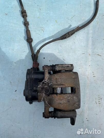 Суппорт задний левый 8K0615403B