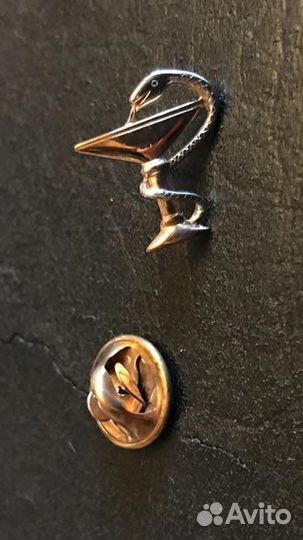 Значок чаша со змеёй