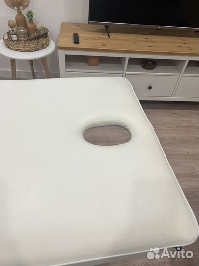 Кушетка массажная с вырезом