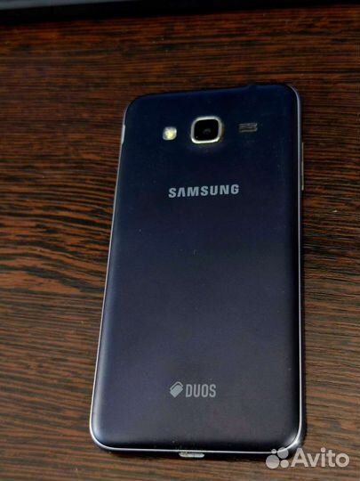 Телефон Samsung J320F