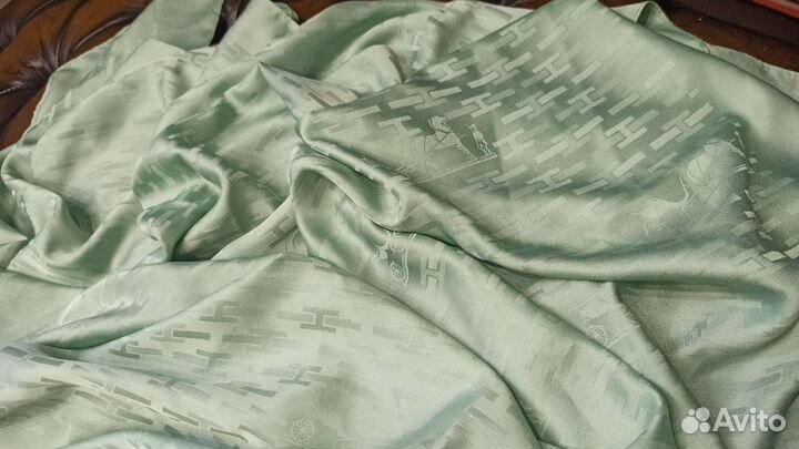 Платок шелковый мятного цвета 95см италия