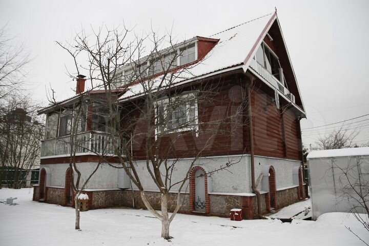Дом 232,9 м² на участке 12 сот.