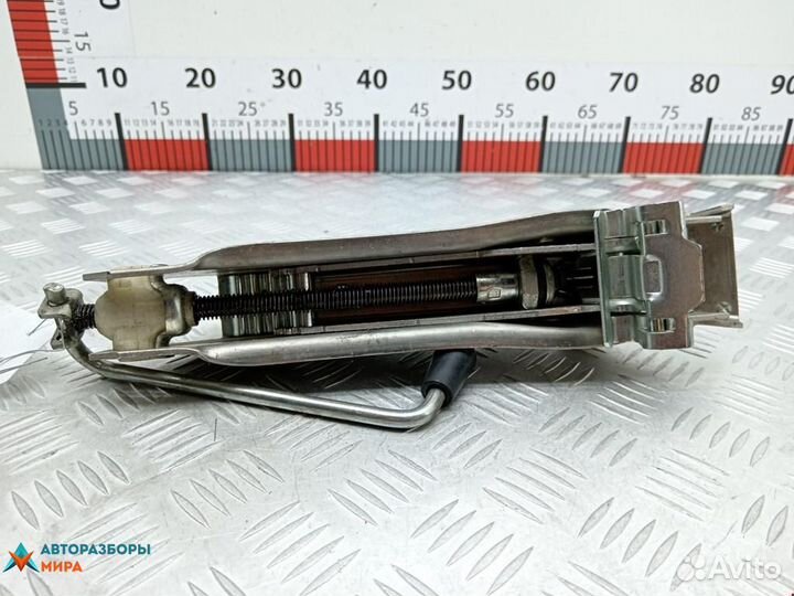 Домкрат Volkswagen Passat B5 2000 8L0011031A