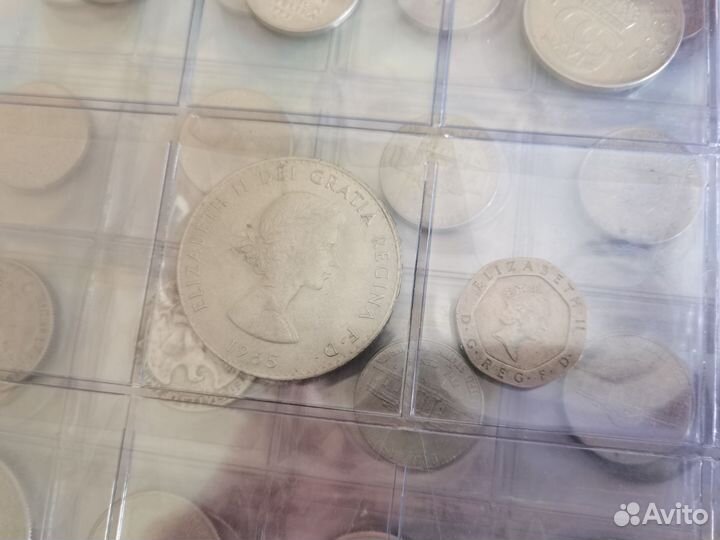 Иностранные монеты с альбомом