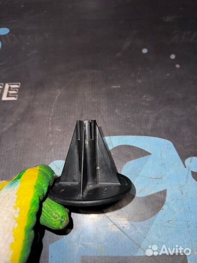 Крепление запасного колеса Opel Astra H