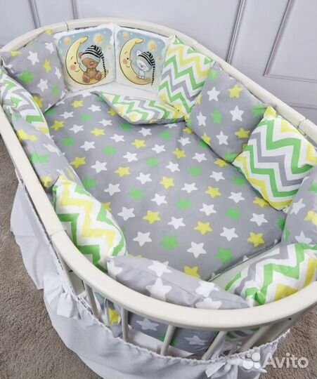 Бортики и одеяло в кроватку новое